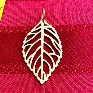 5/$10❤️❤️❤️Vintage 90s Gold Toned Metal Leaf Pendant Charm